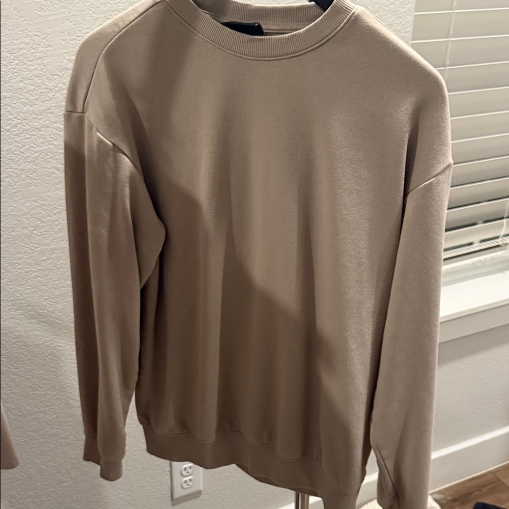 H&M Men's Beige Crewneck Sweater